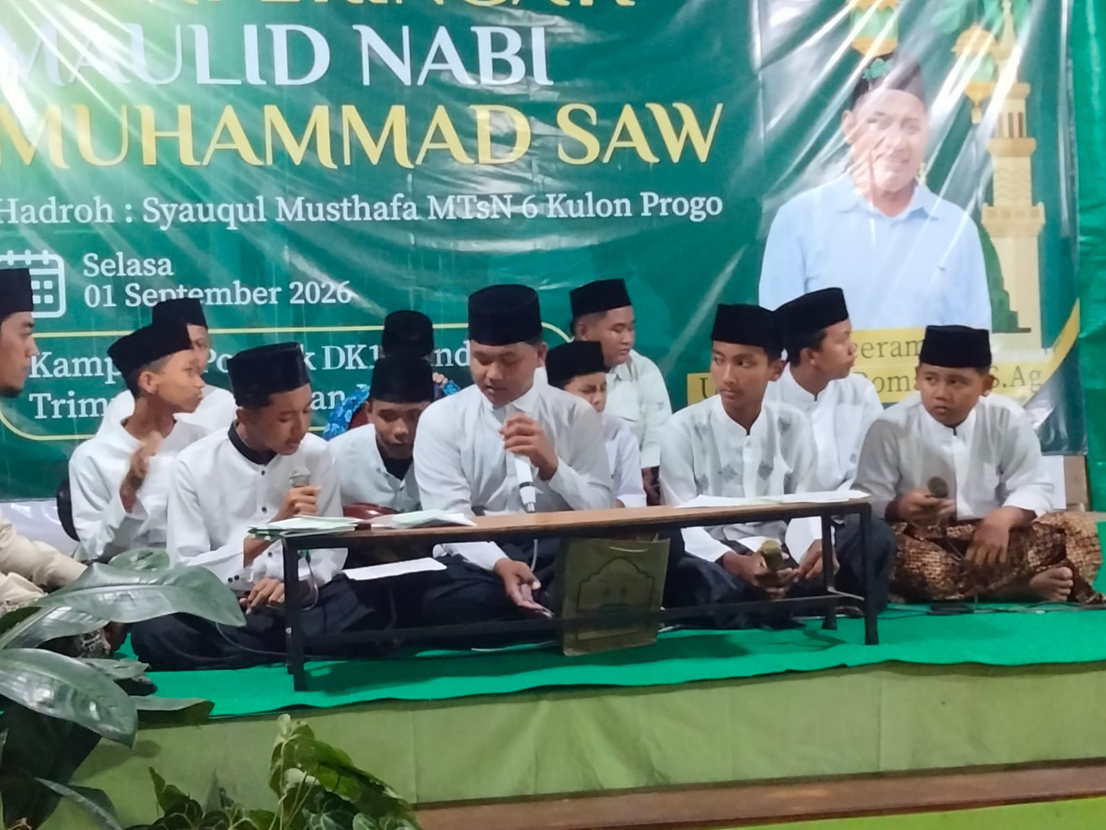 Hadrah Syauqul Musthafa MTsN 6 Kulon Progo Semarakan Maulid Nabi di Pondok PK 1 Srandakan