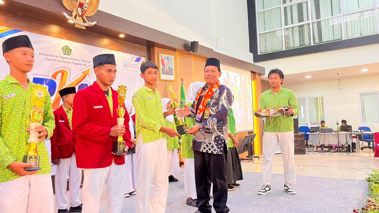 Tancap Gas di Lintasan, Fairuz Zaidaan Ramadhan Sabet Juara 3 Sprint Putra
