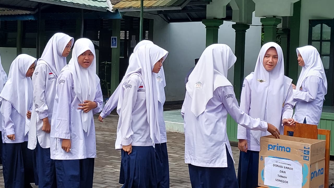 Tanamkan Empati Melalui Aksi Peduli Bencana Sumatera MTsN 6 Kulon Progo Adakan Donasi