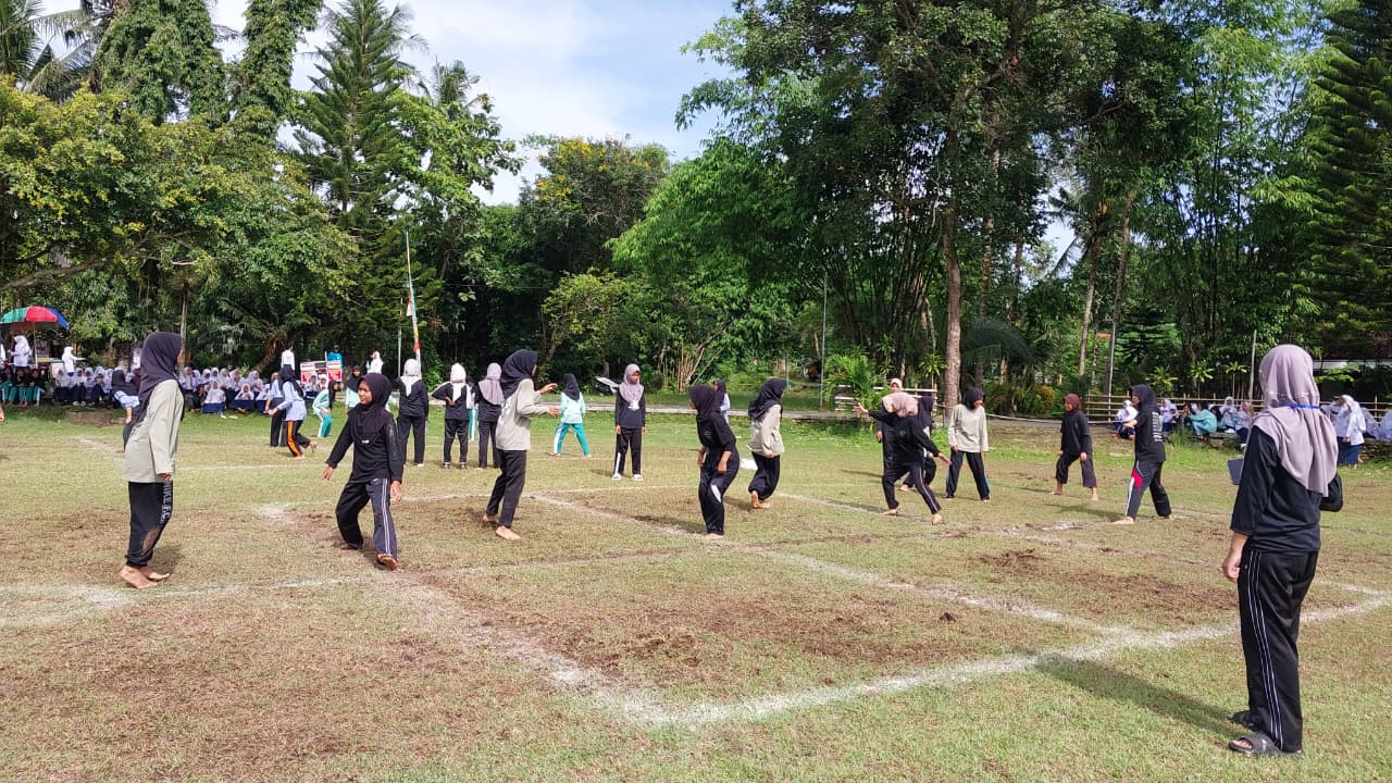 Mini Soccer dan Gobak Sodor Panaskan Classmeeting MTsN 6 Kulon Progo
