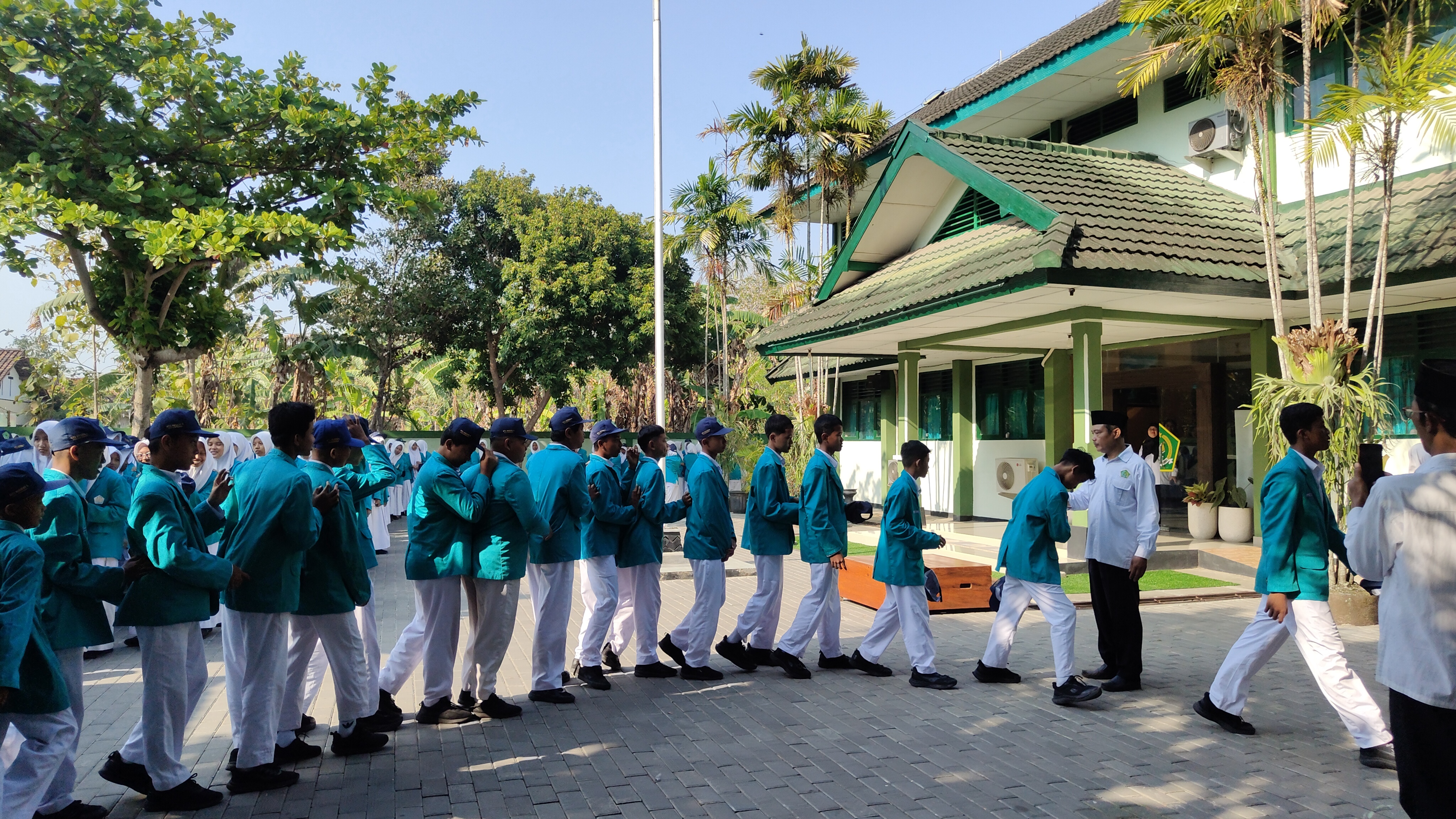 Momen Haru Pamitan Kepala MTsN 6 Kulon Progo 