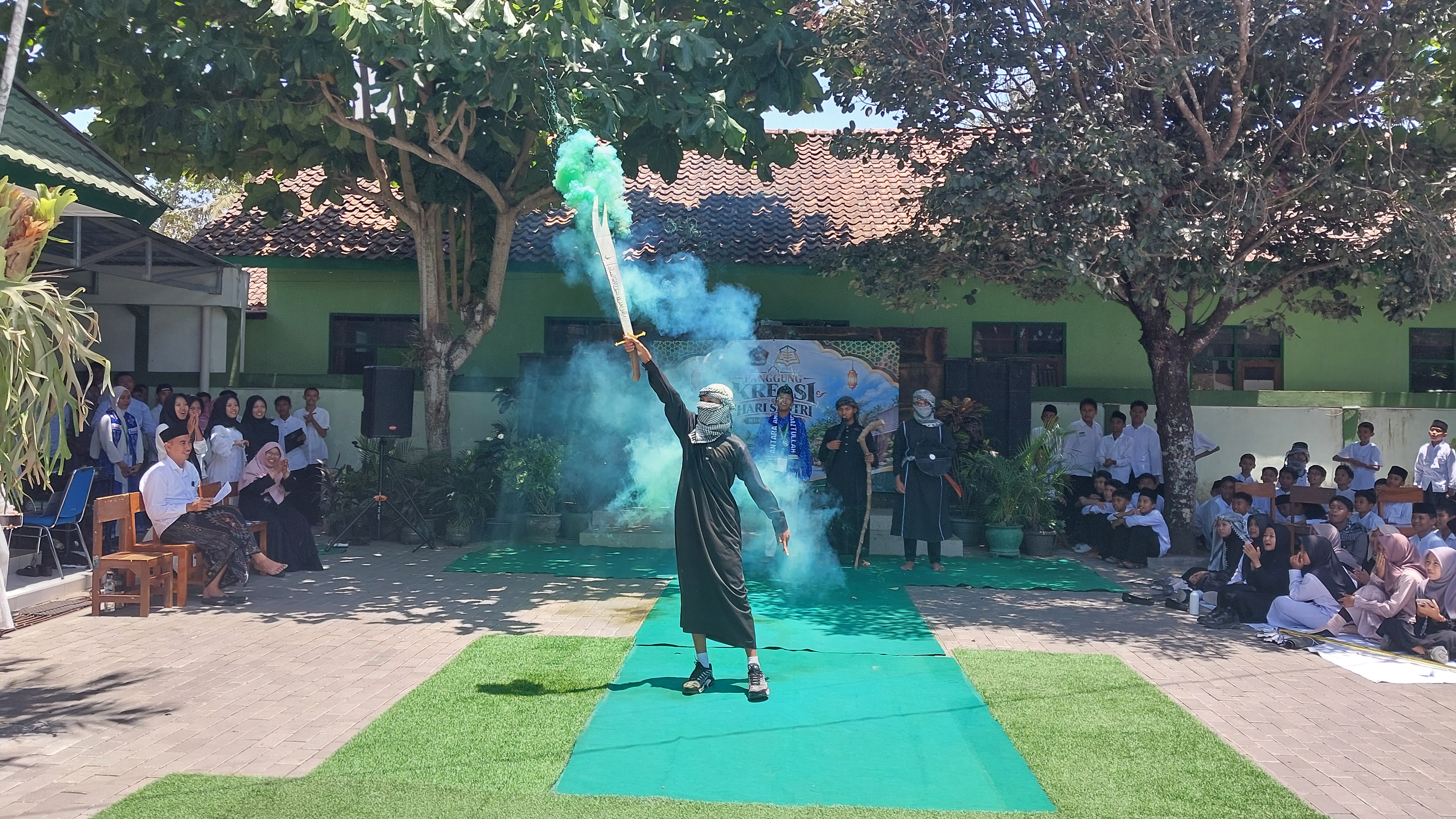 Langkah Kreatif Gaya Inspiratif, Fashion Show Hari Santri 2026 MTsN 6 Kulon Progo