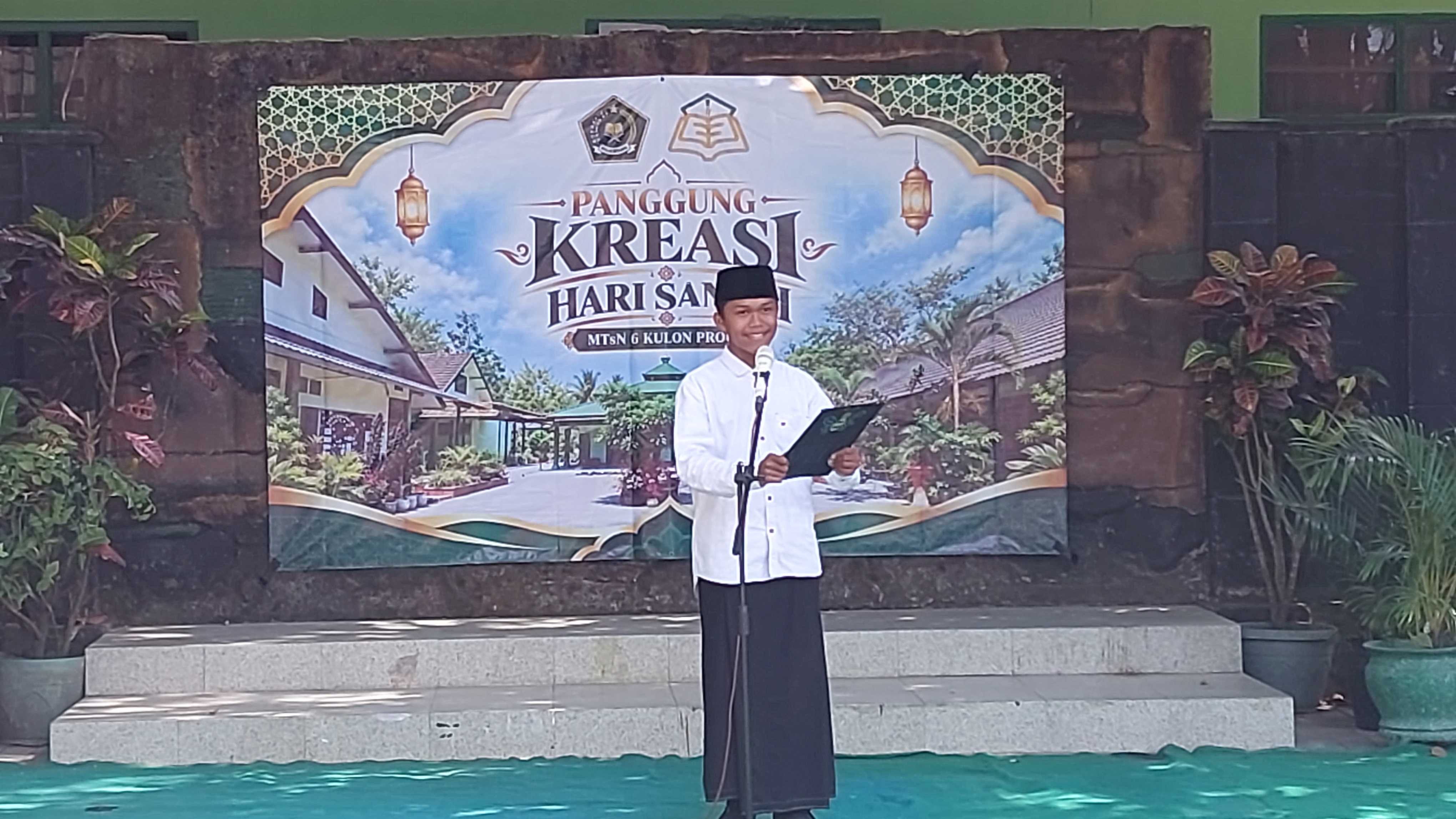 Ekspresi Rasa Hari Santri MTsN 6 Kulon Progo Melalui Musikalisasi Puisi