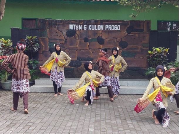 MTsN 6 Kulon Progo Gelar Pentas Kokurikuler Bertema Aku Cinta Indonesia